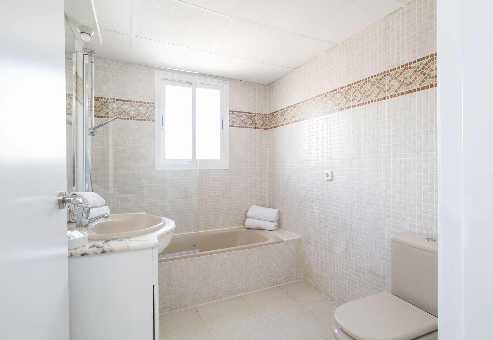 Apartamentos Intersalou Priorat Bagian luar foto