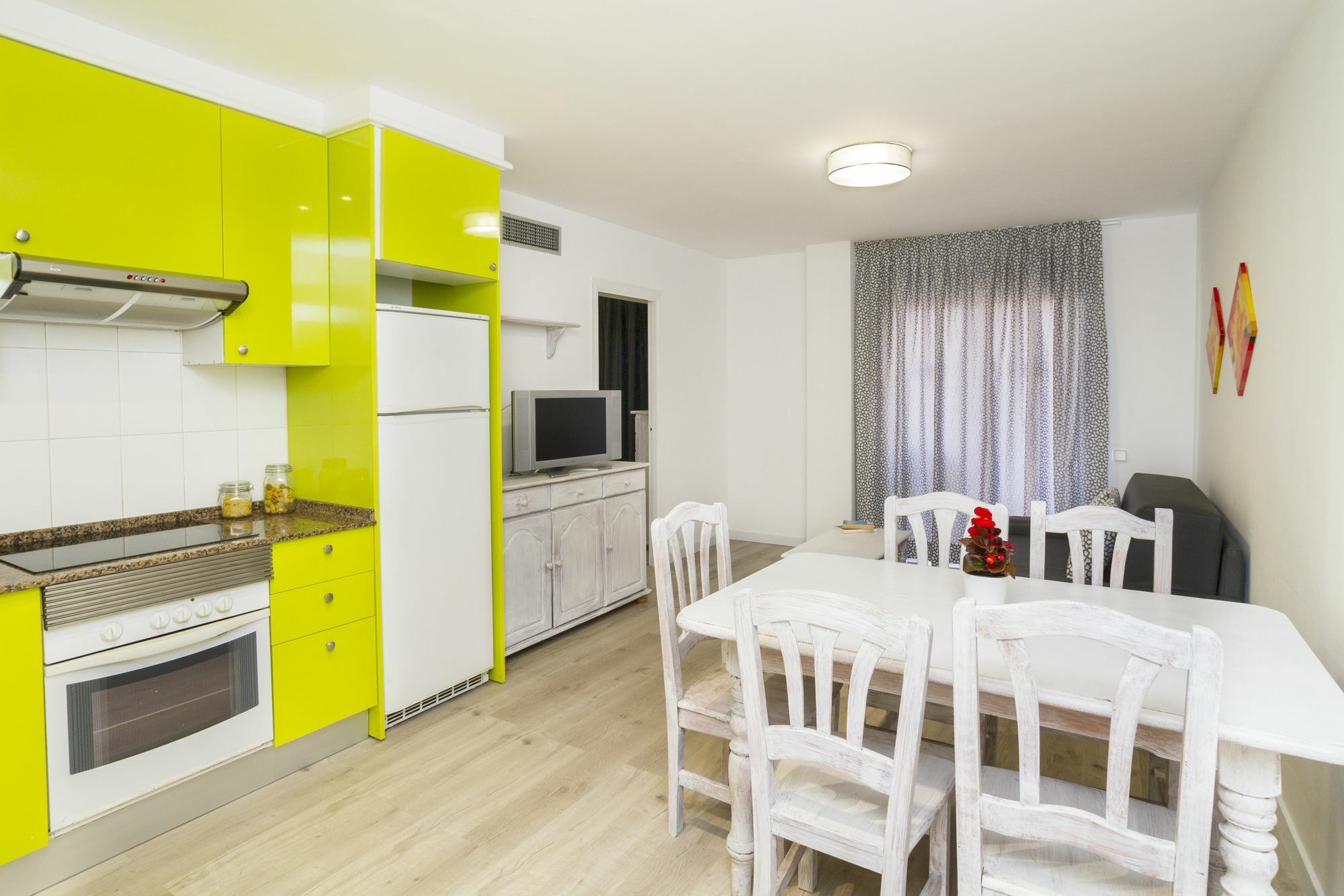 Apartamentos Intersalou Priorat Bagian luar foto