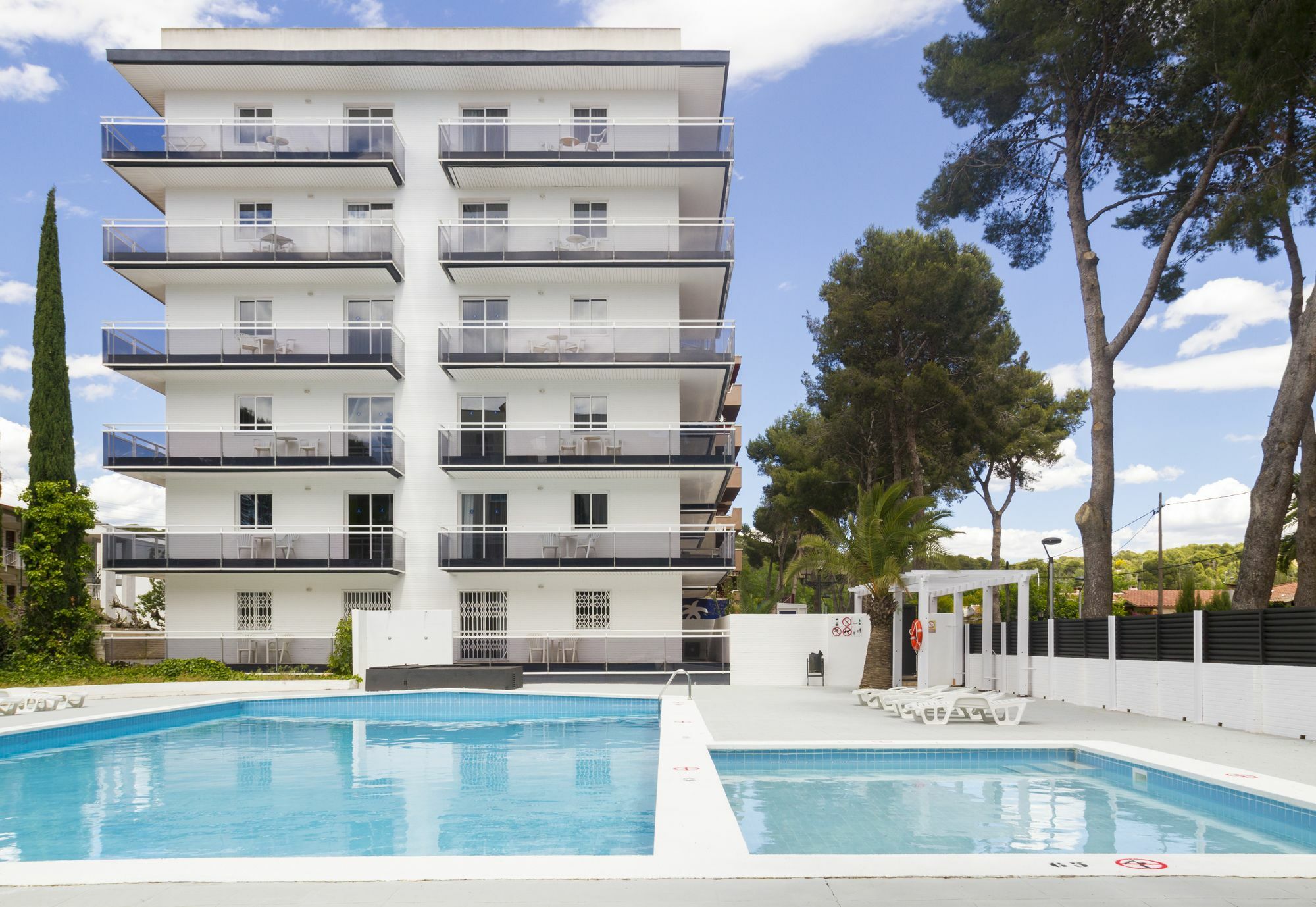 Apartamentos Intersalou Priorat Bagian luar foto